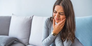 How to Deal With a Dental Emergency at Home